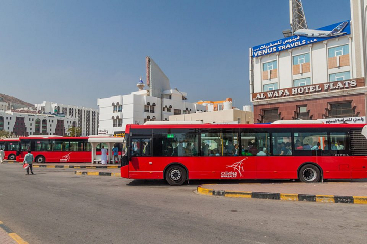 Oman, a country rich in natural beauty and history, is easily accessible from the UAE via a variety of transit routes.